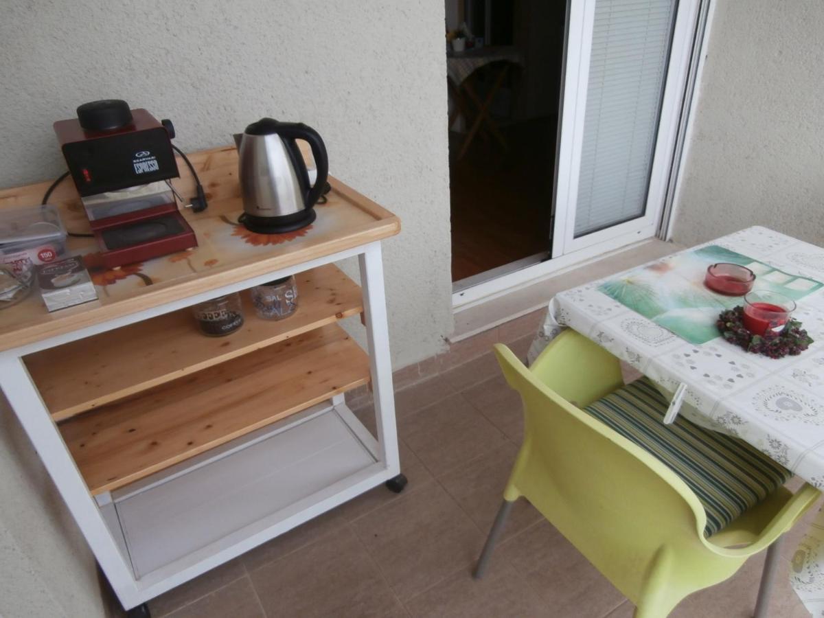 Apartment Studio Mia-Beach In Split Bagian luar foto