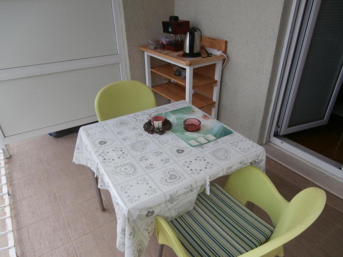 Apartment Studio Mia-Beach In Split Bagian luar foto