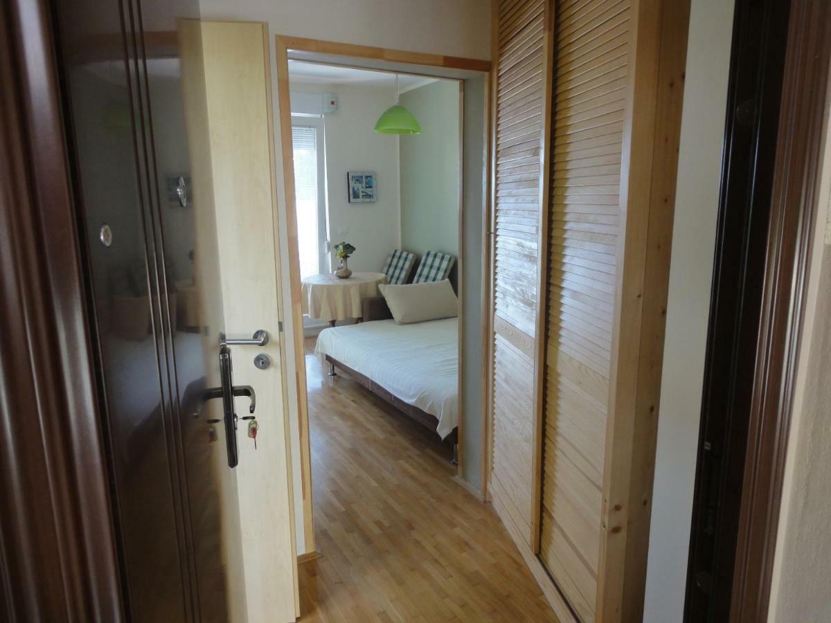 Apartment Studio Mia-Beach In Split Bagian luar foto