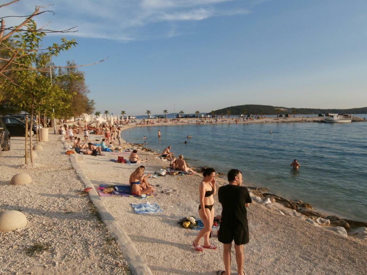 Apartment Studio Mia-Beach In Split Bagian luar foto