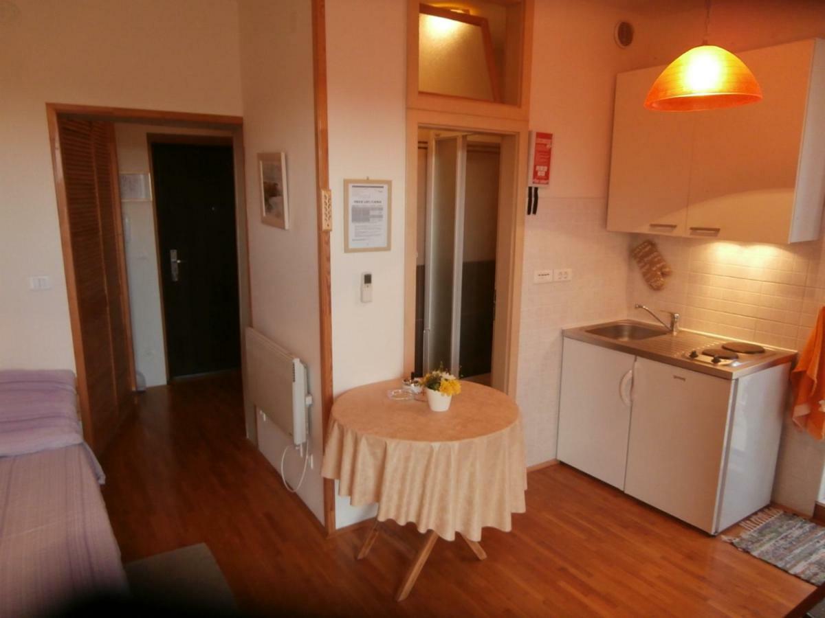 Apartment Studio Mia-Beach In Split Bagian luar foto